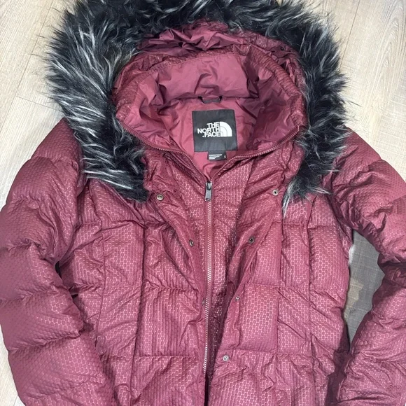 The North Face Women's Maroon Puffer Jacket with Faux Fur - Picture 10 of 11